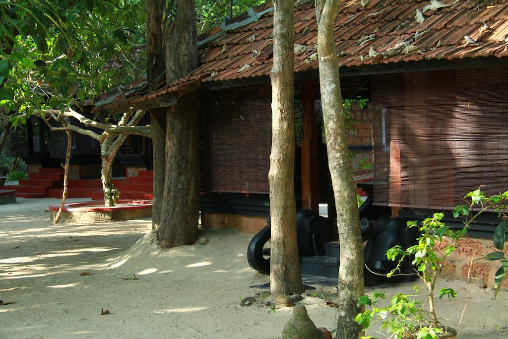 Arakkal Heritage Марарикулам Экстерьер фото