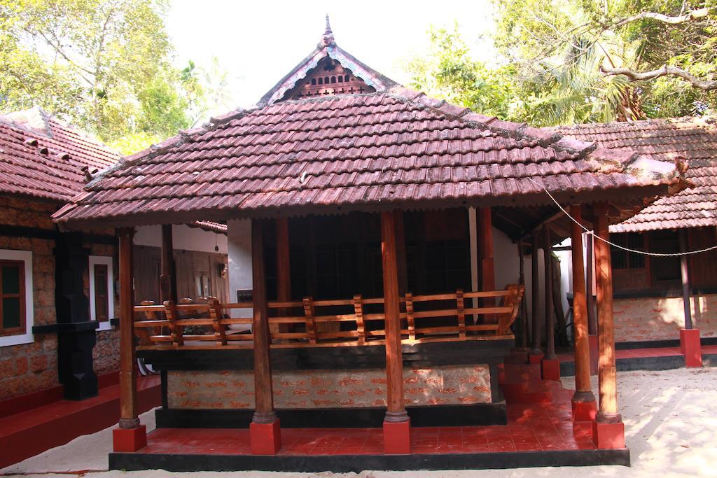 Arakkal Heritage Марарикулам Экстерьер фото